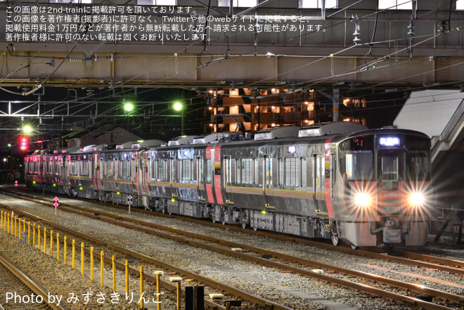 【JR西】227系500番台「Urara」R9編成+R12編成+R13編成が試運転を網干駅で撮影した写真