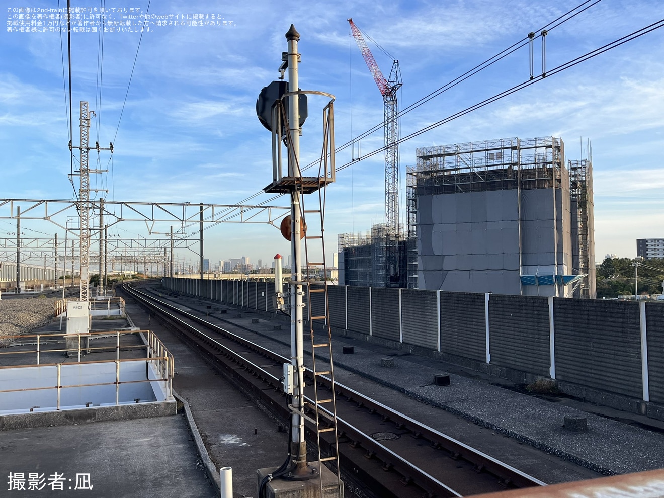 【JR東】「パークホームズ南船橋」の建設で南船橋駅の撮影地が青天時撮影は困難にの拡大写真