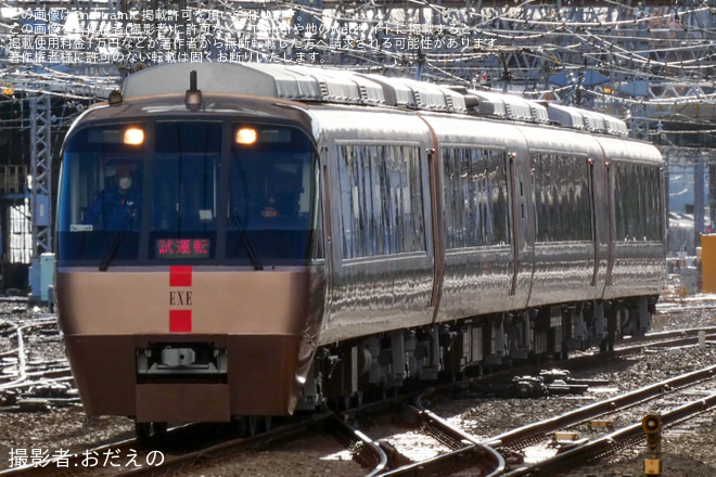 【小田急】30000形30055F(30055×4)重要部検査明け試運転を相模大野駅で撮影した写真