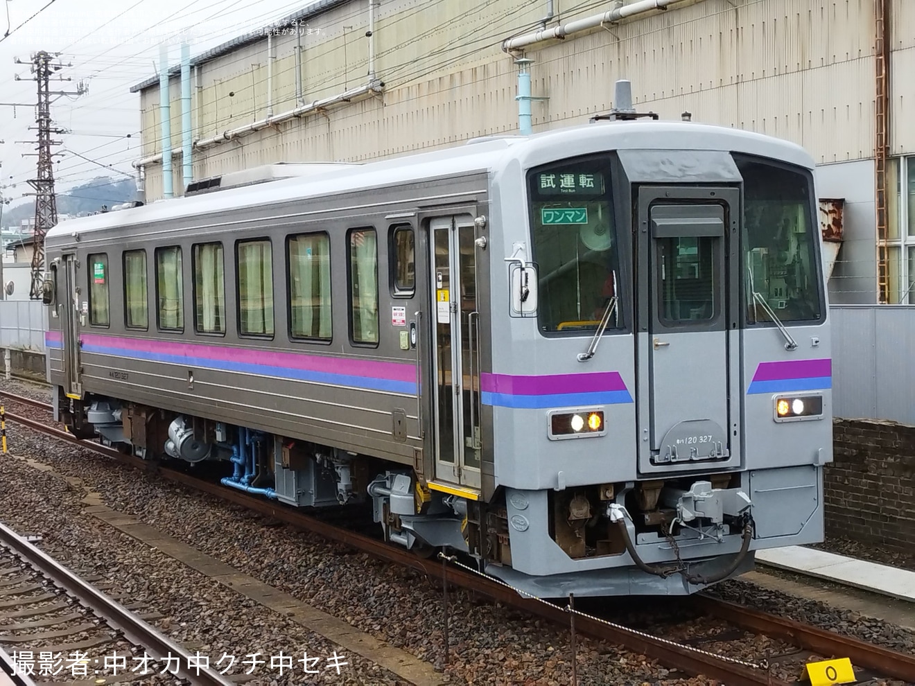 【JR西】キハ120-327下関総合車両所本所出場試運転の拡大写真