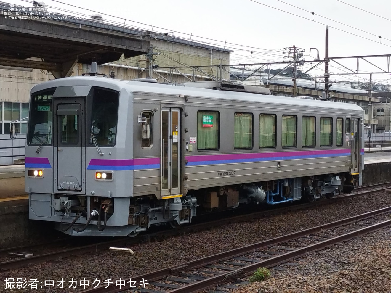 【JR西】キハ120-327下関総合車両所本所出場試運転の拡大写真