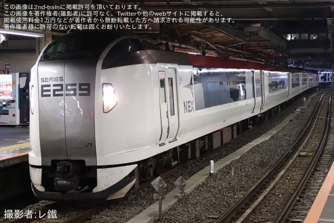 【JR東】E259系Ne001編成が試運転、車内はしおさい表示もを不明で撮影した写真