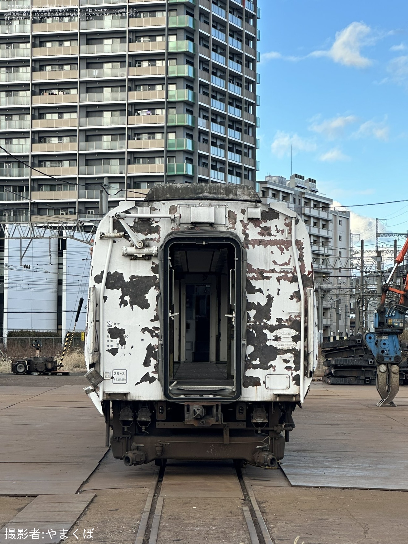 【JR東】651系OM201編成が郡山総合車両センターの解体場に移動の拡大写真