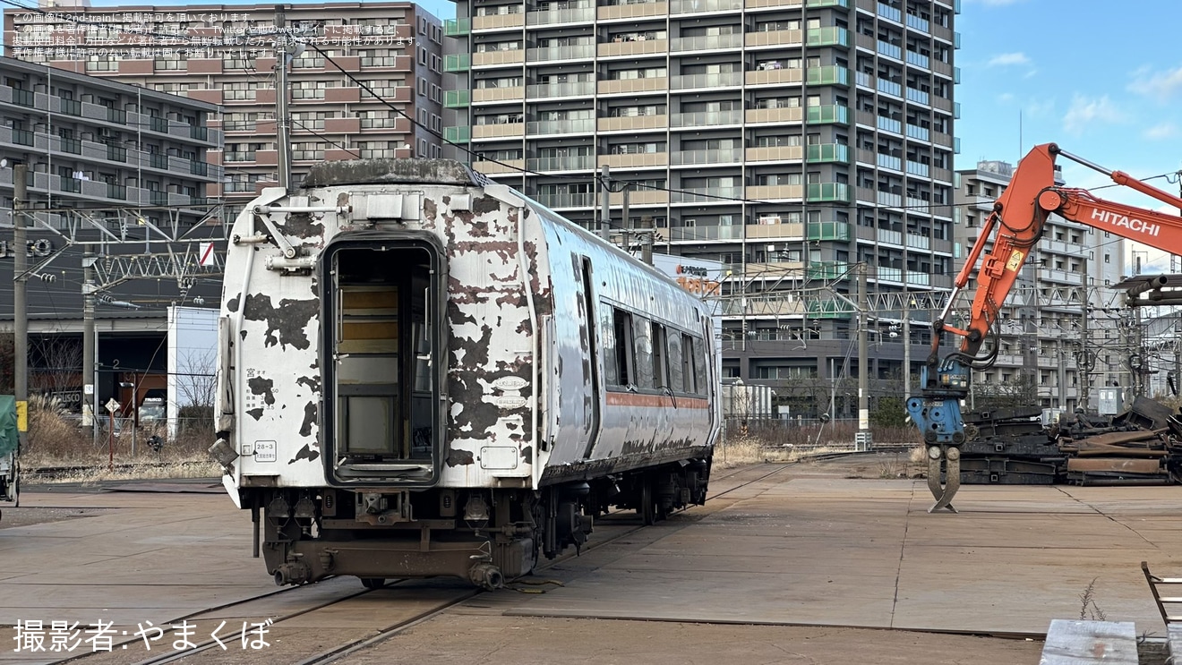 【JR東】651系OM201編成が郡山総合車両センターの解体場に移動の拡大写真