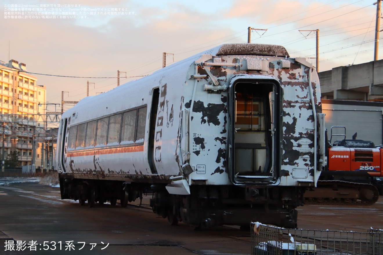 【JR東】651系OM201編成の先頭車が解体の拡大写真