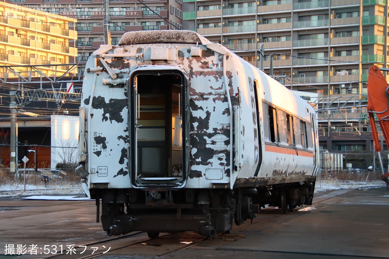 【JR東】651系OM201編成の先頭車が解体の拡大写真