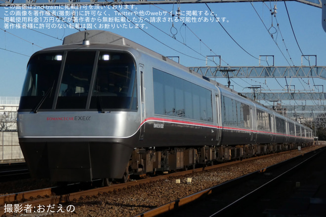 【小田急】30000形30052F+30252F(30052×4+30252×6)特別団体専用列車を和泉多摩川駅で撮影した写真