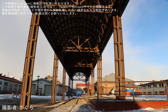 【JR北】C62-3の展示線の屋根が延長を苗穂工場で撮影した写真