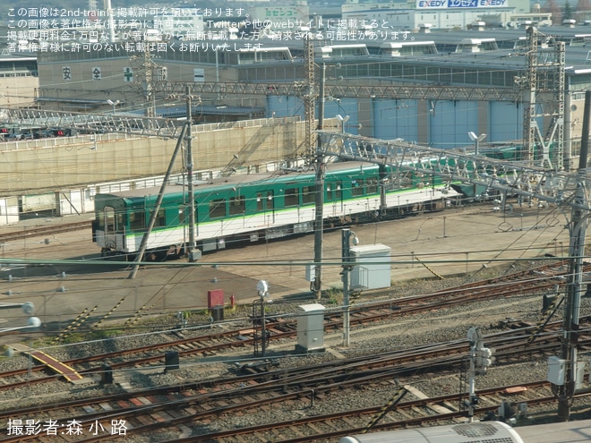 【京阪】元13750形と思われる13000系中間車両(京都方の車番は13537)が姿を見せるを不明で撮影した写真