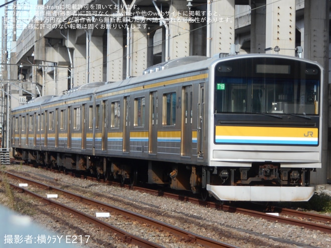 【JR東】205系T19編成広告撤去を不明で撮影した写真