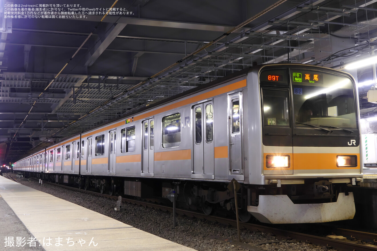 【JR東】運用乱れにより209系1000番台が夜間の中央特快を代走の拡大写真