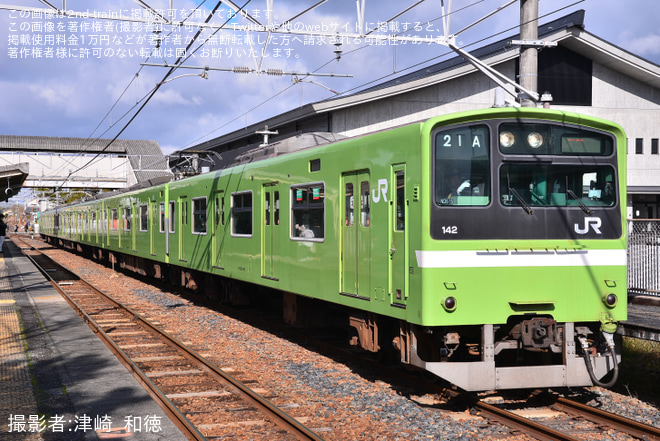 【JR西】桜井線での多客輸送で201系が充当を三輪駅で撮影した写真