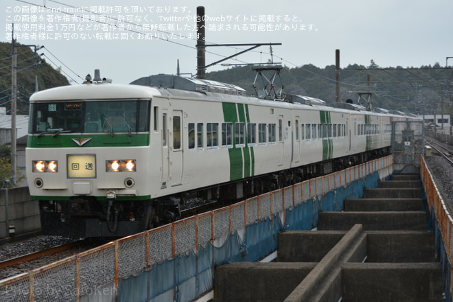 【JR東】185系B6編成使用の「開運初詣号」を運行を鹿島神宮駅で撮影した写真