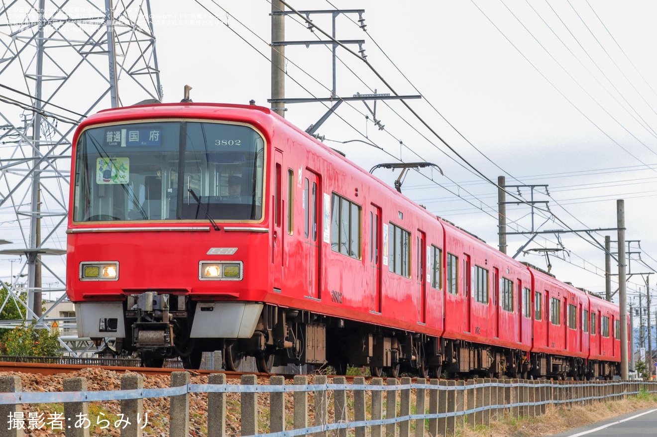 【名鉄】「迎春」系統板が豊川線の列車に取り付けの拡大写真