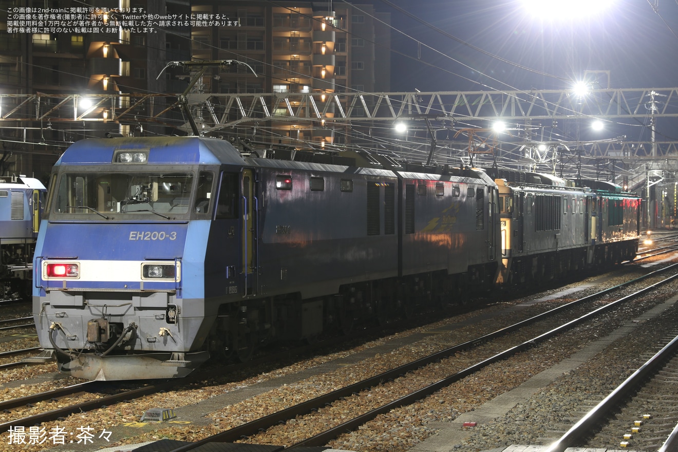 【JR貨】EF64-1043+EF64-1022+EH200-3が80レにて運転の拡大写真