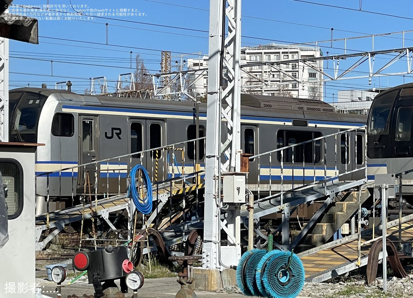 【JR東】E217系Y-8編成のドアステッカーが撤去の拡大写真