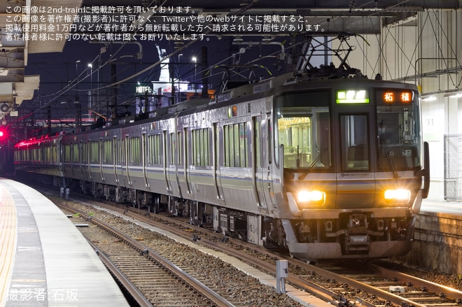 【JR西】京都支所所属の223系6000番台R209編成が通常入らない草津線に入る運用を代走を不明で撮影した写真