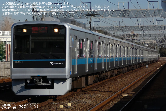 【小田急】3000形3091F(3091×10)ENENOSHIMA WAVE FEST車体広告を和泉多摩川駅で撮影した写真