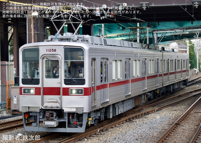 【東武】10030型11258Fが亀戸・大師線内にて試運転を西新井駅で撮影した写真