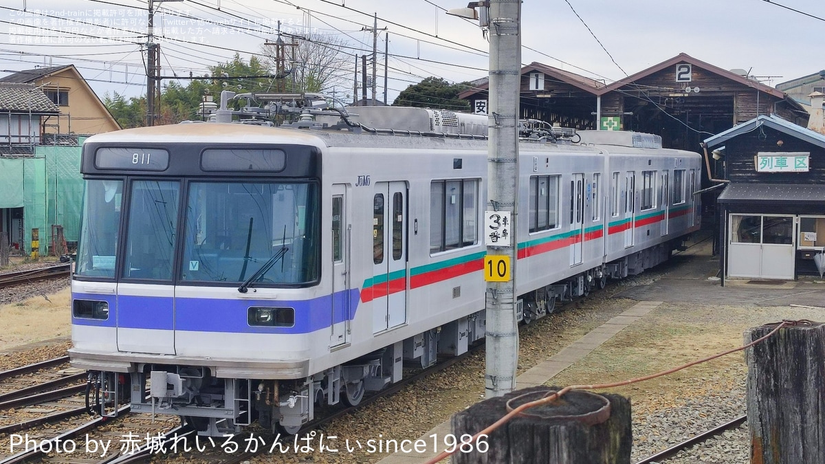 上毛】元東京メトロ03系03-135F(上毛電鉄800形)が車庫から顔を出す |2nd-train鉄道ニュース