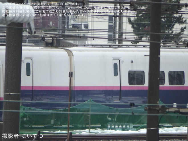 【JR東】E2系J64編成の解体作業が進行中を新潟新幹線車両センター付近で撮影した写真