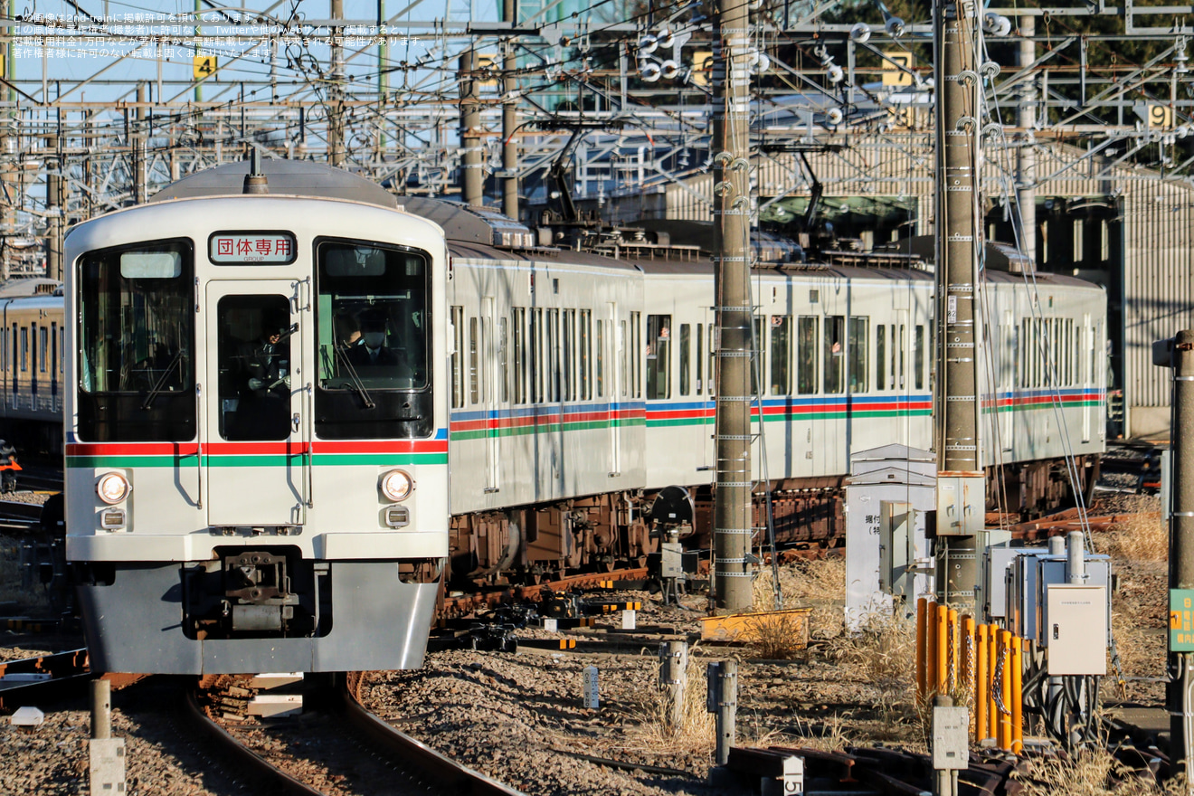 【西武】4000系「新宿線乗務員考案!山の主で行く新宿線大冒険ツアー」が催行の拡大写真