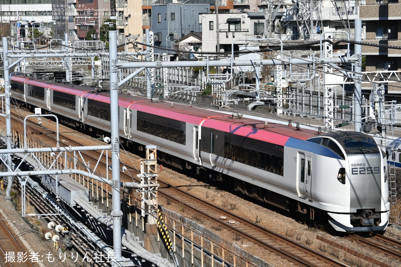 【JR東】E259系Ne017編成がNEXロゴ無し塗装変更の姿で大宮総合車両センター出場回送の拡大写真