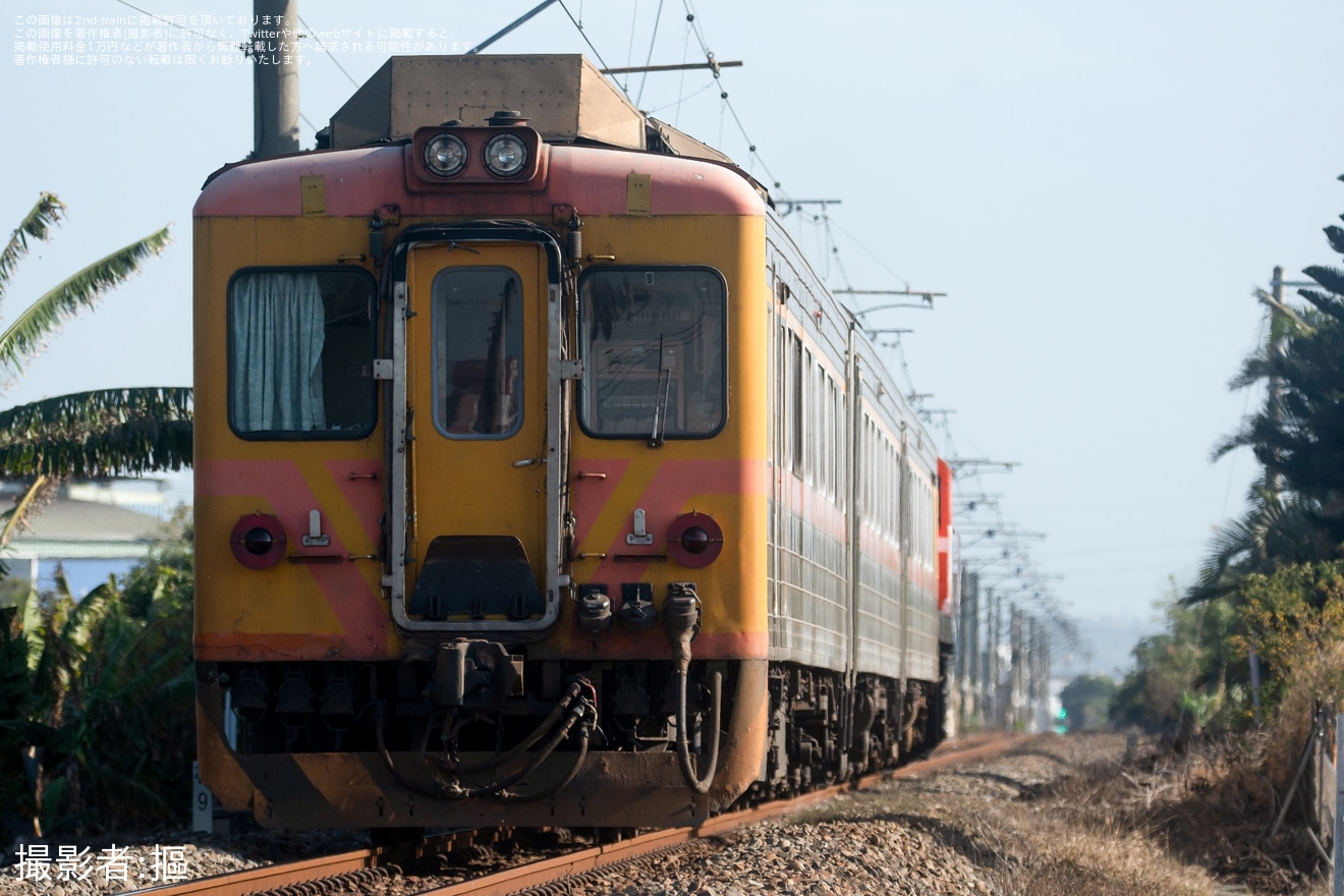 【台鐵】DR2900形保存車が輸送の拡大写真