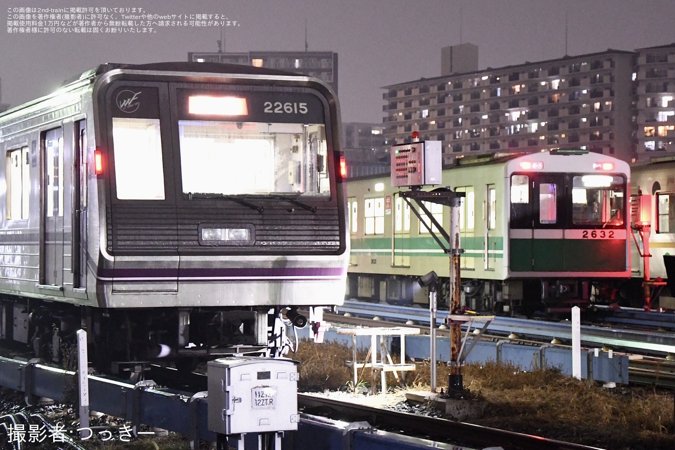 【大阪メトロ】22系22615F緑木車両基地へ入場のため回送の拡大写真