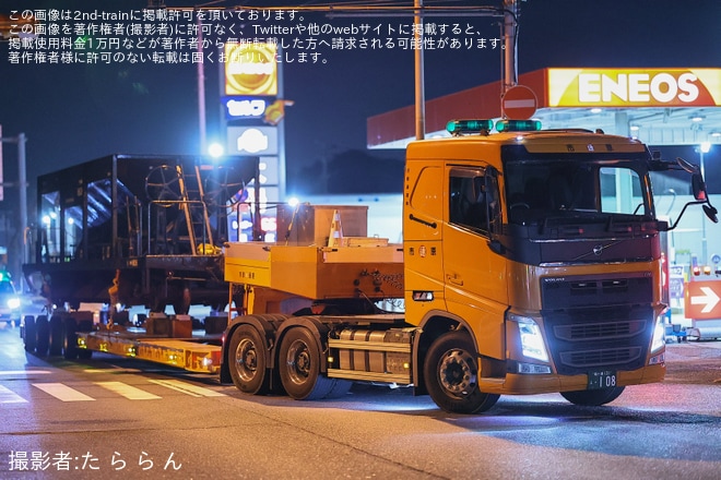 【小湊】ホキ800形1634及び1636小湊鉄道へ譲渡陸送を不明で撮影した写真