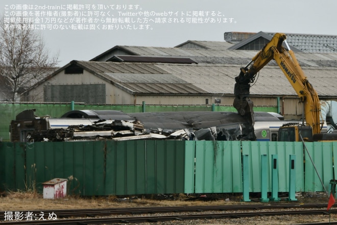 【JR東】E217系クラY-19編成の二階建てグリーン車が廃車解体中、Y-8編成も解体線へを長野総合車両センター付近で撮影した写真