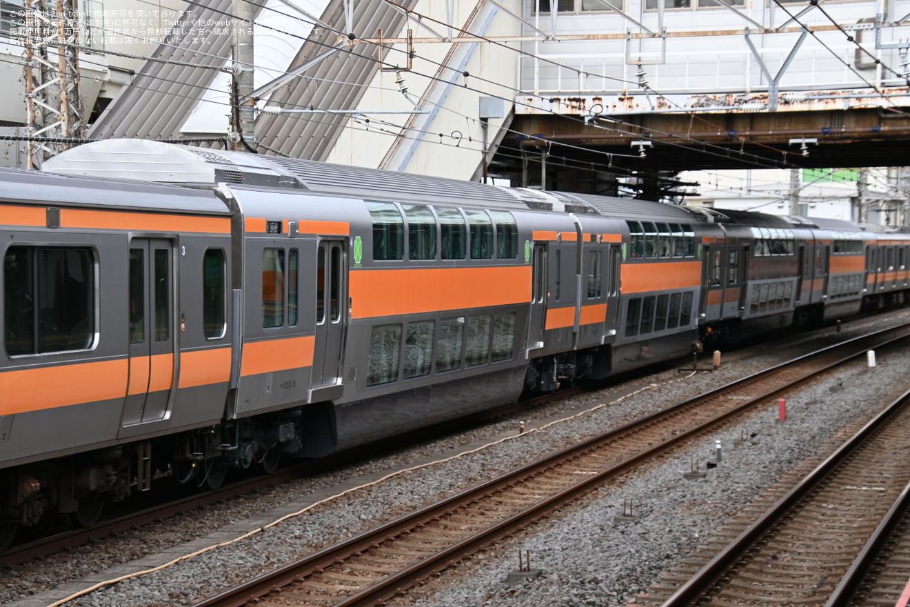 【JR東】E233系トタH56編成がグリーン車 (15/16ユニット) 4両組込し た状態で試運転の拡大写真