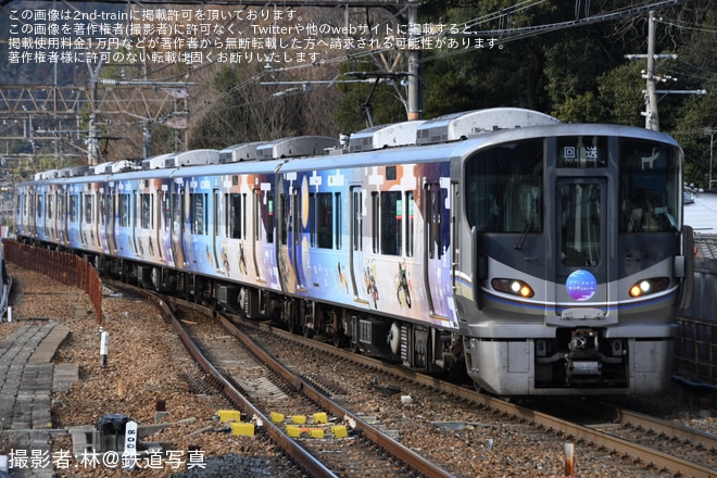 【JR西】「びわこおおつ 紫式部とれいん」ラッピング開始を山科駅で撮影した写真