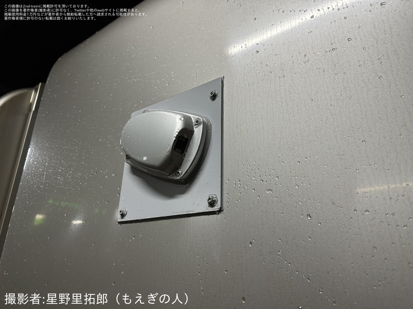 【JR北】735系A-102編成に側面監視カメラが設置の拡大写真