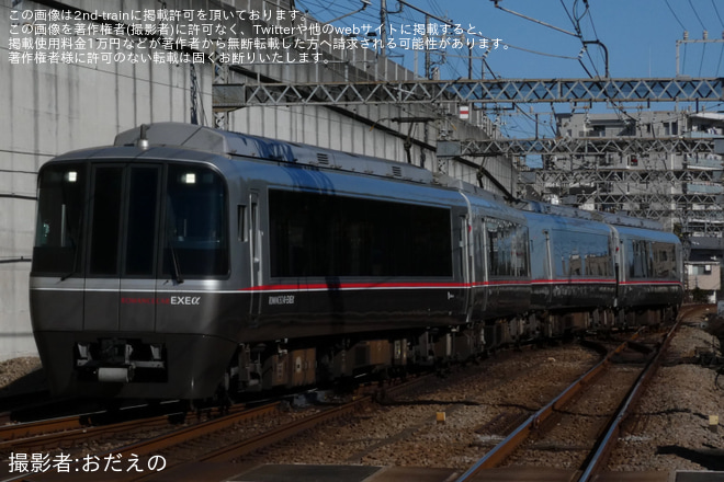 【小田急】30000形30051F(30051×4)特別団体専用列車を唐木田駅で撮影した写真