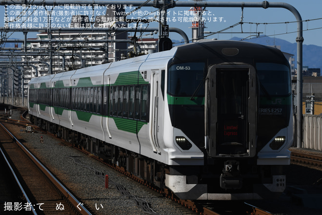 【JR東】特急「ゆけむり草津・四万」が臨時運行を国立駅で撮影した写真
