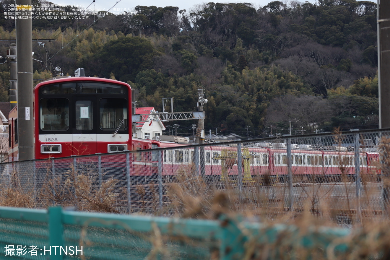 【京急】1500形1521編成・1525編成が解体線(無架線地帯)への拡大写真