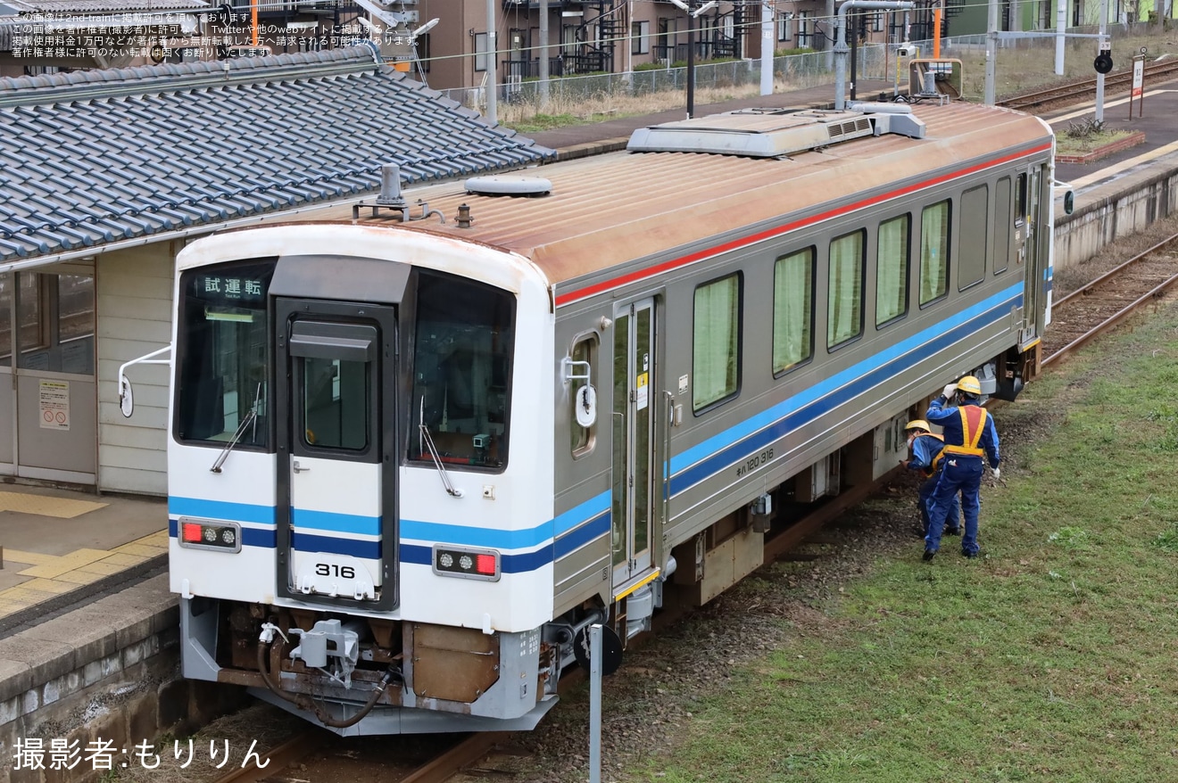 【JR西】キハ120-316後藤総合車両所本所出場試運転の拡大写真