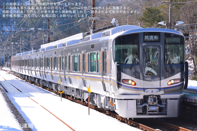 【JR西】225系L12編成 川崎車両出場試運転を永原駅で撮影した写真