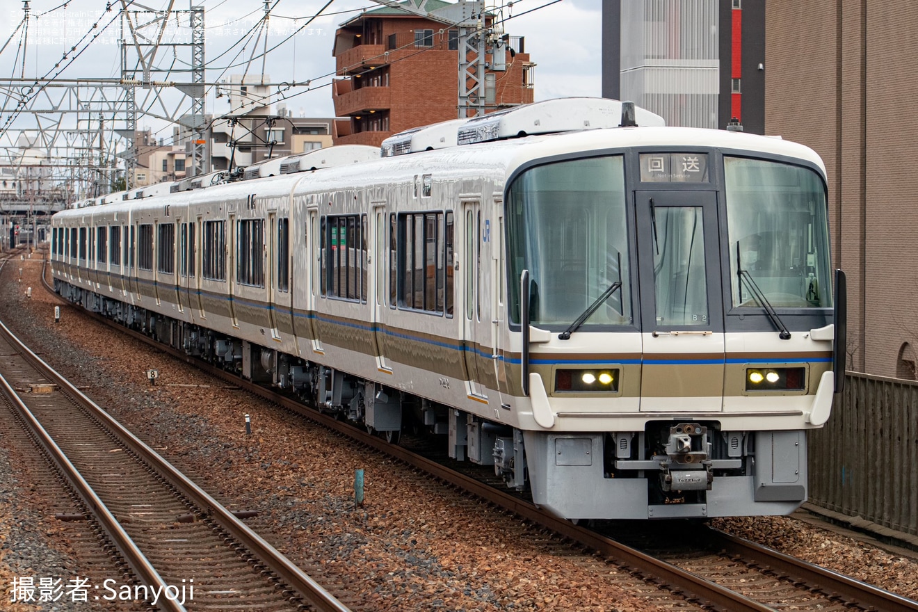 【JR西】221系B2編成吹田総合車両所本所出場回送の拡大写真