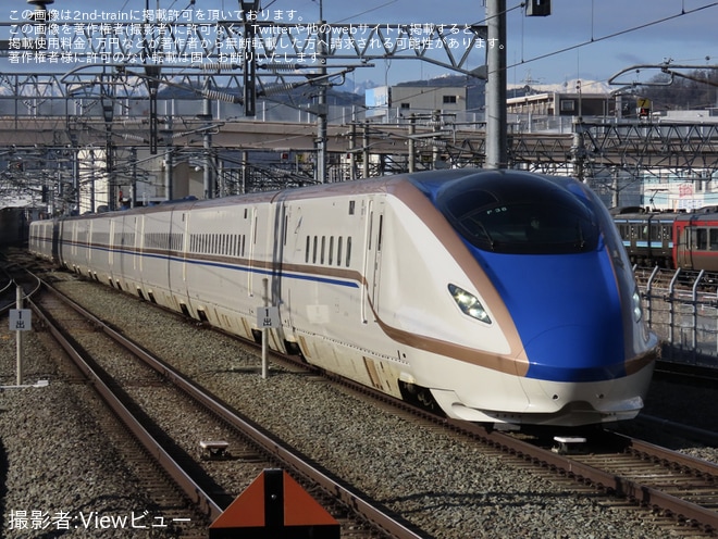 【JR東】団体臨時列車「かにを食べに北陸へ。号」が運転を不明で撮影した写真