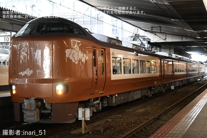 【JR西】特急「やくも」用の新型車両273系の車両公開イベントが大阪駅で開催