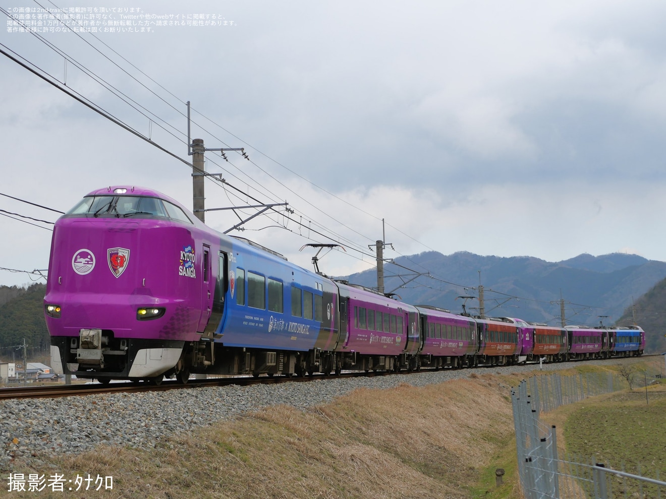 【JR西】「KYOTO SANGA TRAIN(京都サンガトレイン)」基本編成にもラッピングし運転開始の拡大写真