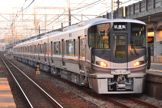 【JR西】225系L13編成　川崎車両出場試運転を御着駅で撮影した写真