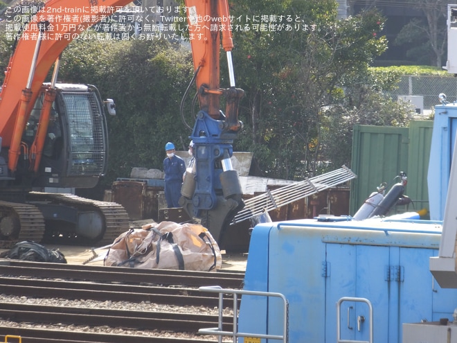 【JR西】保存されていた0系22-1047が解体開始を博多総合車両所付近で撮影した写真