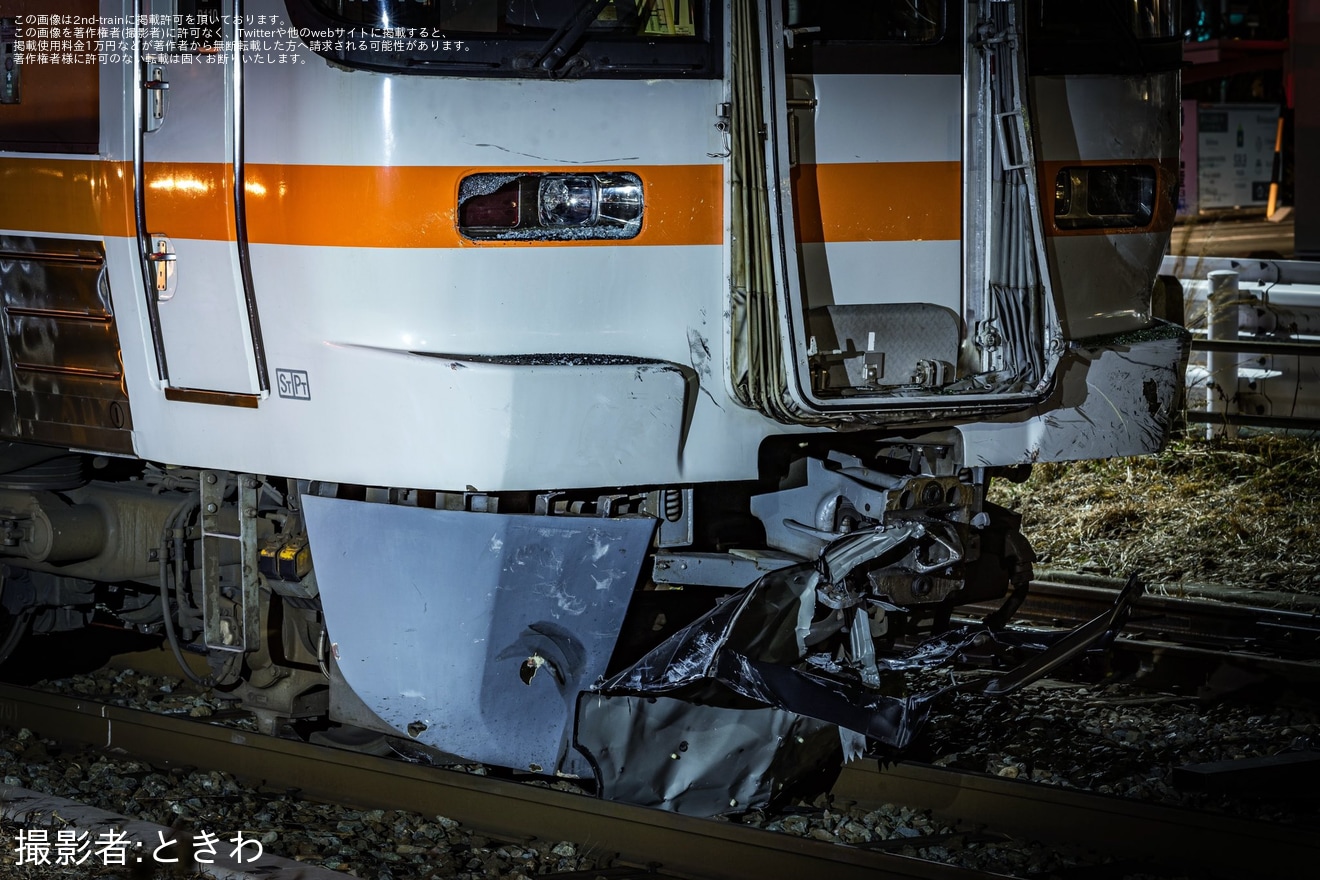 【JR海】313系R110編成が踏切事故で脱輪・破損の拡大写真