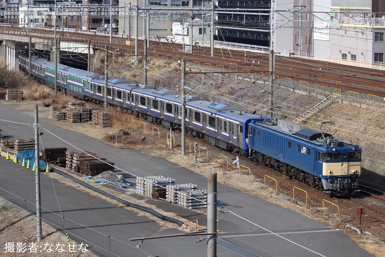 【JR東】E235系クラF-32編成 配給輸送の拡大写真