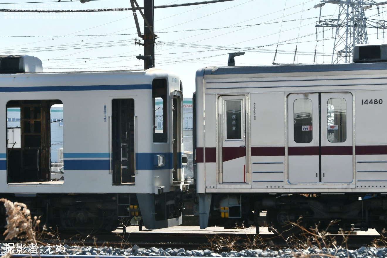 【東武】8000系8561Fのモハ8561が解体中の拡大写真
