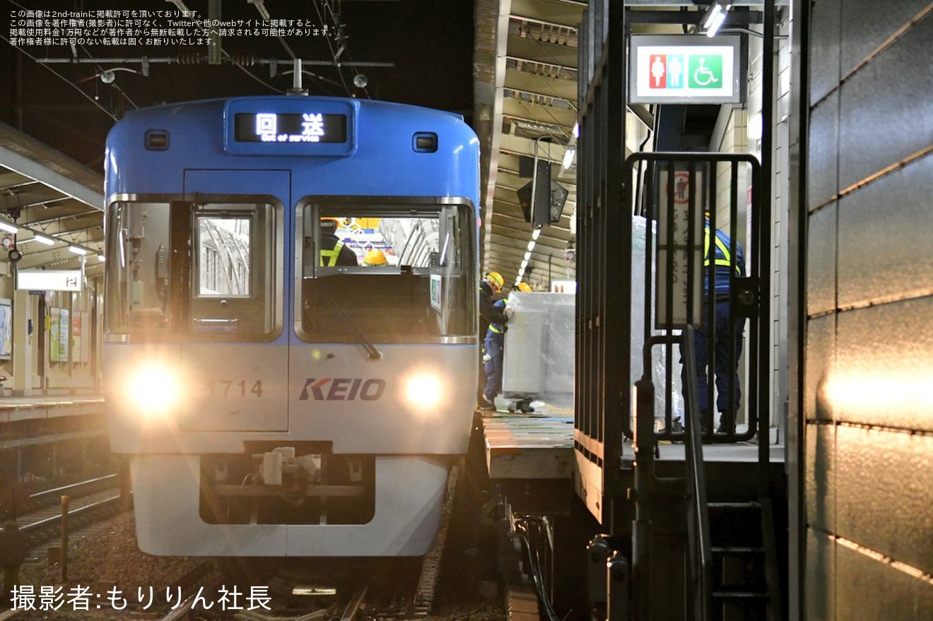 【京王】三鷹台駅(1番線)ホームドア輸送の拡大写真