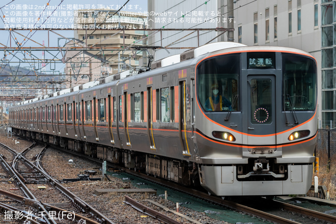 【JR西】323系LS01編成 吹田総合車両所本所出場試運転を高槻駅で撮影した写真